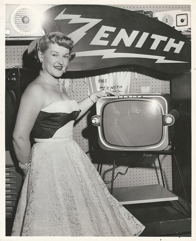 ZENITH TELEVISION REVEALS ITS NEW LOGO [ca. 1954] Promotional photo