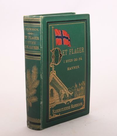 Det flager i byen og på havnen.