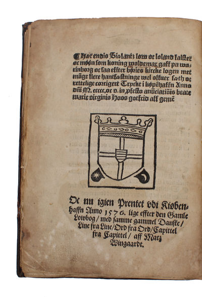 Hær begynnes then Zelands low paa ræt dansk och er skifft i sijw bøgher och hwer bogh haffuer sith register oc ær wel offuer seeth och rætthelige corrigeret. (Kolofon: Oc nu gien Prentet udi Kiøbenhaffn Anno 1576 lige effter den Gamle Lowbog...). (photo 4)