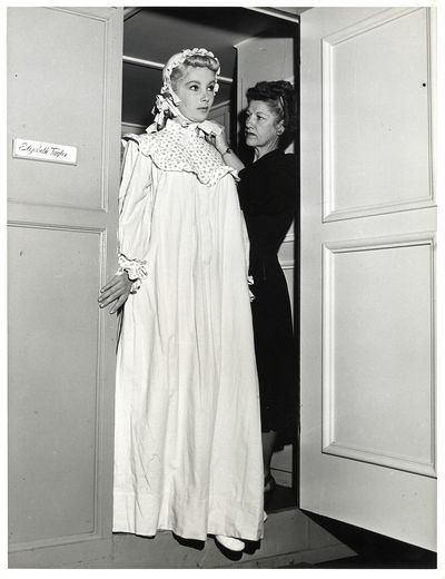 ELIZABETH TAYLOR COSTUMED | LITTLE WOMEN (1949) Oversized photo