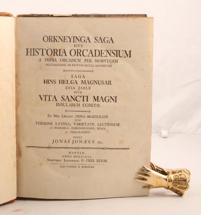 Orkneyinga Saga sive Historia Orcadensium a prima Orcadum per Norvegos occupatione ad exitum seculi duodecimi. Saga hins Helga Magnusar eyia jarls sive Vita Sancti Magni insularum comitis. Ex mss. legati Arna-Magnæani cum versione Latina, varietate lectionum et indicibus, chronologico, reali et philologico. (photo 2)