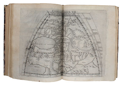 La Geografia di Claudio Tolomeo Alessandrino, Già tradotte di greco in italiano da M. Giero. Ruscelli: & hora in questo nuoua editione da M. Gio. Malomba ricoretta, & purgata d'infiniti errori: come facilmente nella Prefatione a Lettori può ciascuno... - [DEPICTING THE WORLD] (photo 3)