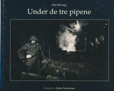 Under de tre pipene. Fotografier fra Nikel. /…