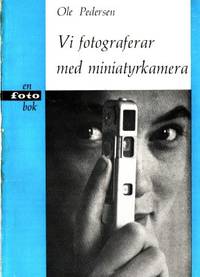 Vi fotograferar med miniatyrkamera.