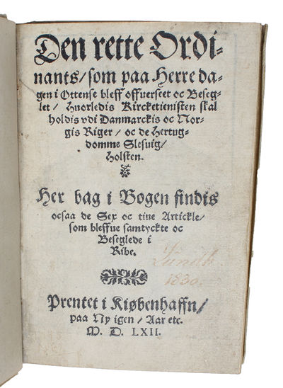 Den rette Ordinants, som paa Herredagen i Ottense bleff offuerseet oc Beseglet, huorledis Kirketienisten skal udi Danmarckis oc Norgis Riger, oc de Hertugdomme Slesuig/ Holsten. Her bag i Bogen findis ocsaa de Sex og tiue Artickle, som bleffue samtryc... (photo 2)