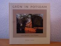 GrÃ¼n in Potsdam. Ein Spaziergang auf historischen StraÃ�en und PlÃ¤tzen der Stadt mit GemÃ¤lden, seltenen Farbfotografien und farbigen Postkarten by Wacker, JÃ¶rg, Olaf Thiede und  Potsdam-Museum - 2002