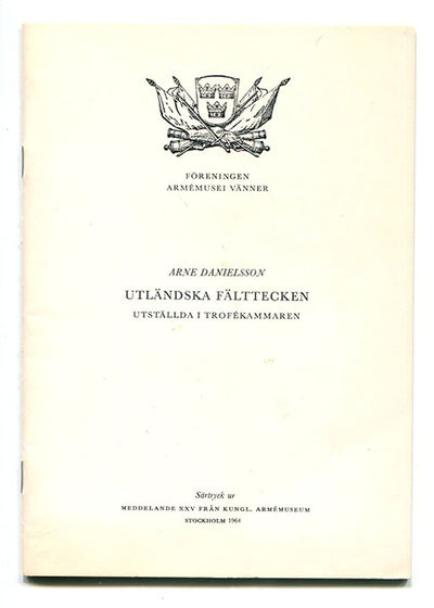 Utländska fälttecken utställda i trofékammaren.…