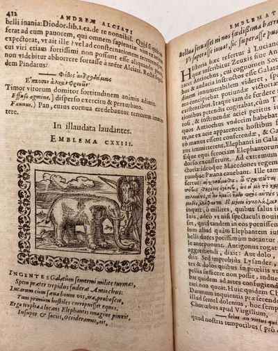 Omnia emblemata: Cum commentariis, quibus emblematum omnium aperta origine, mens auctoris explicatur, & obscura omnia dubiaque illustrantur: per Claudium Minoem... (photo 2)