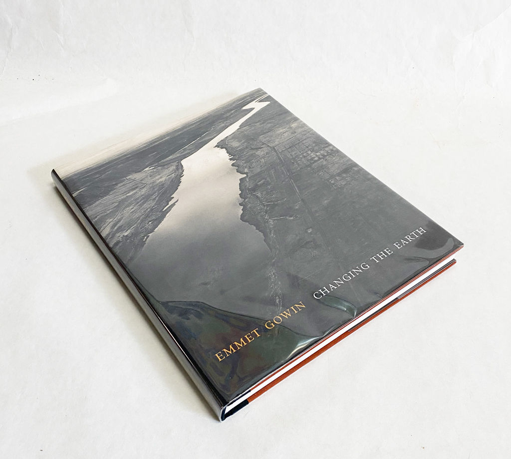 Emmet Gowin : Changing the Earth (Aerial Photographs) by Reynolds
