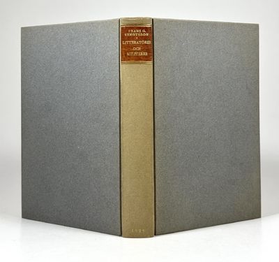 Litteratörer och militärer. Essayer.