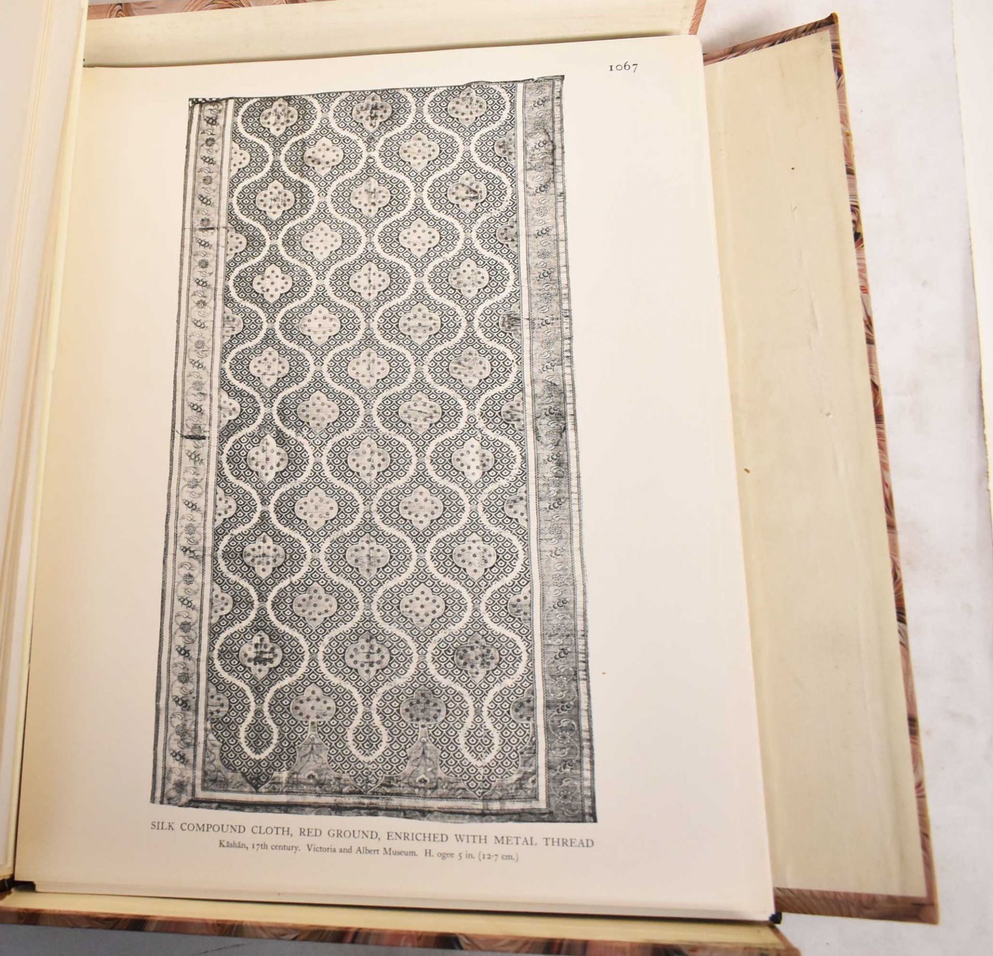 洋書 Survey of Persian Handicraft A Survey of Persian Handicraft, Survey of Persian Art 1977