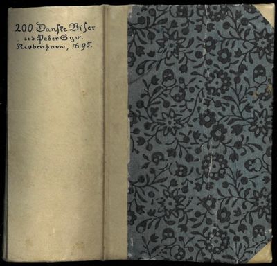 Et Hundrede Udvalde Danske Viser / Om Allehaande merkelige Krigs-Bedrivt og anden selsom Eventyr / Som sig her iudi Riget Ved Gamle Kemper / Navnkundige Konger / og ellers fornemme Personer begivet haver / af Arilds Tid til denne nærværende Dag. Forøgede med det Andet Hundrede Viser Om Gamle Konger / Kæmoer og Andre / Samt hosføjede Antegnelser / Til lYst og Lærdom. Med Kongl. Majest. allernaadigste Frihed. (photo 3)