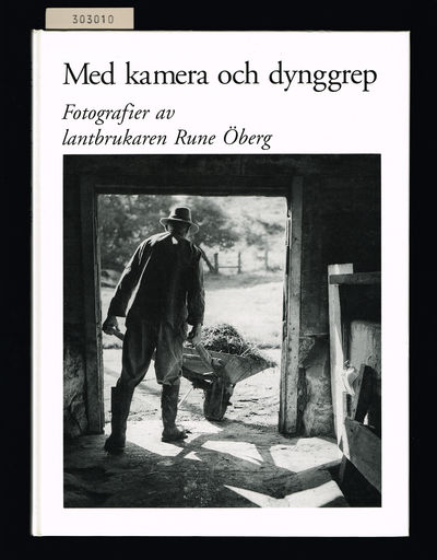 Med kamera och dynggrep. Fotografier av…