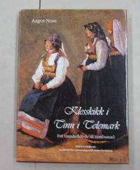 image of Klesskikk i Tinn i Telemark: Fra° tinndølklede til tinnbunad kvinneklede (Norwegian Edition)