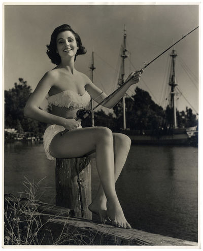 PAULA PRENTISS [ca. 1960] Oversized cheesecake photo