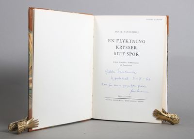 En flyktning krysser sitt spor. Espen Arnakkes…