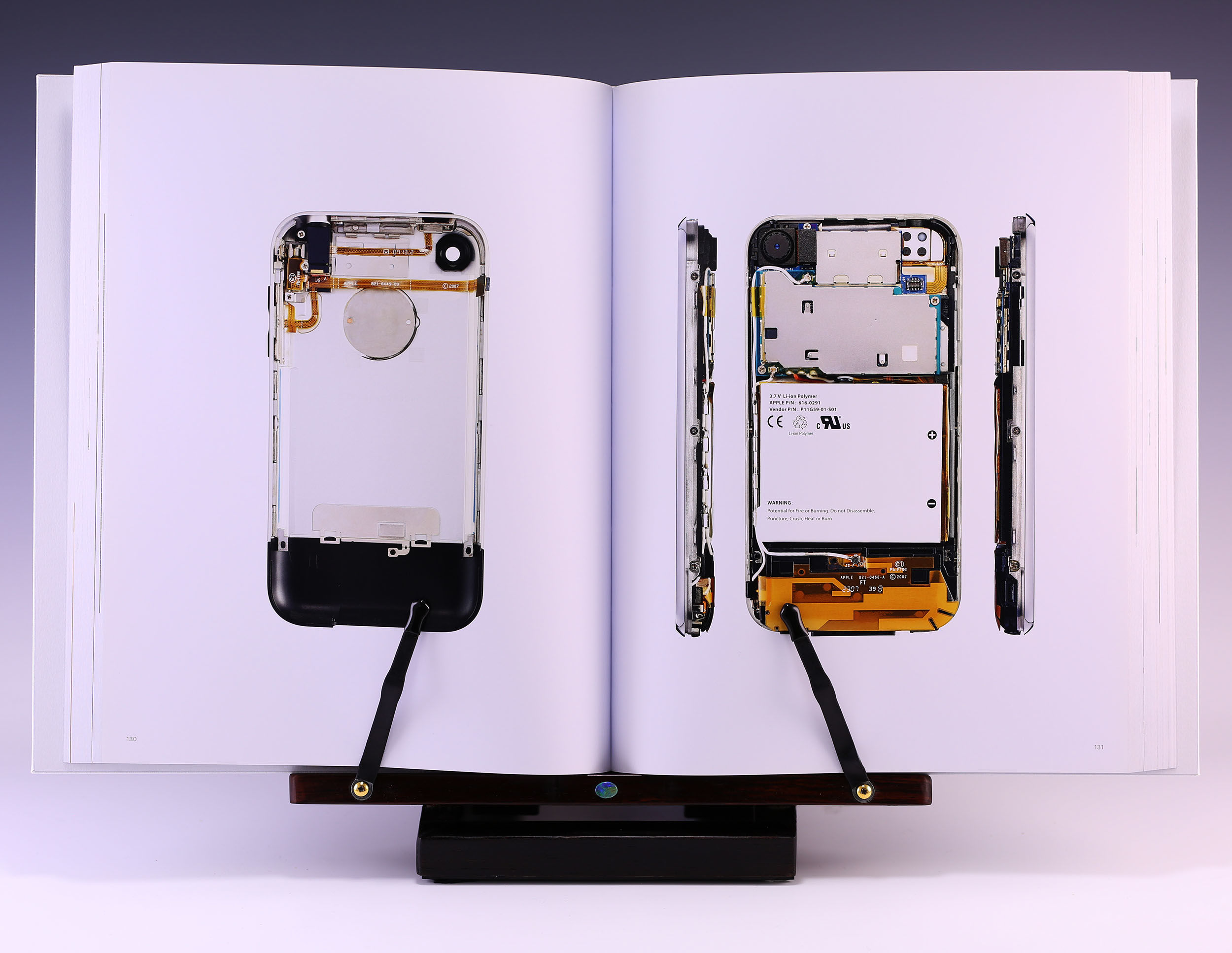 Designed by Apple In California Hardcover | 2016 | Artron Art