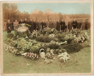 MYSTERY GRAVESIDE PHOTOGRAPH