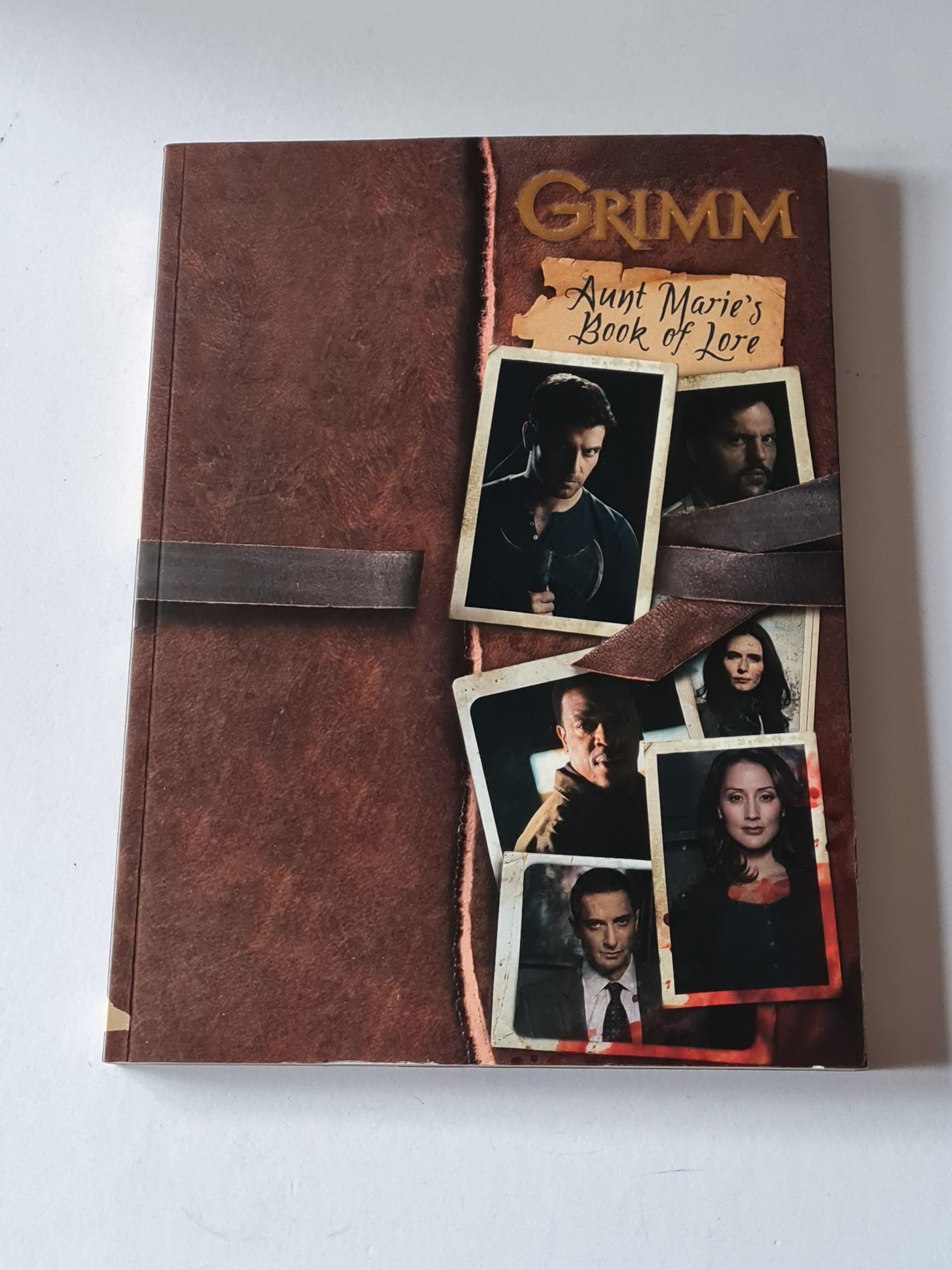 Grimm : Aunt Marie's Book of Lore　グリム Grimm Ser.: Grimm : Aunt Marie's Book of Lore by Titan Titan