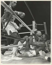 Original photograph of Sugar Ray Leonard and Thomas Hearns, 1981