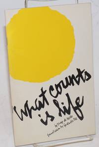 What Counts Is Life. From exile in Chile, a Brazilian poet responded to the repressive decrees of his country&#039;s military dictatorship. Translation by Gertrude Pax by Mello, Thiago de - 1970