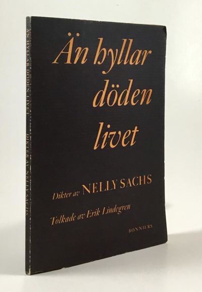 Än hyllar döden livet. Dikter av Nelly Sachs.…