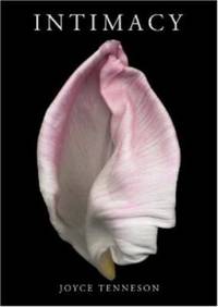 Intimacy : The Sensual Essence of Flowers