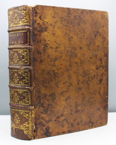 Lucii Apuleii Madaurensis Platonici philosophi opera interpretatione et notis illustravit Julianus Floridus..