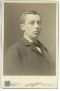 image of L.M. MARTIN NEW YORK REPRESENTATIVE OF ONEIDA 1898 CABINET PHOTO