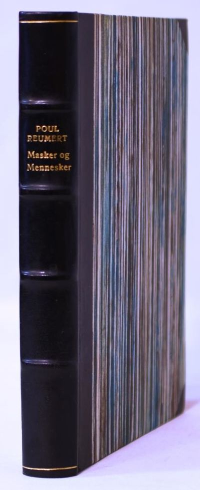 Mennesker og masker.