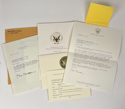 Signed Letter to George Ryan on White House Letterhead with Invitation Materials for the Dedication of the William J. Clinton Presidential Center