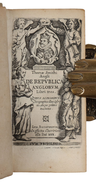 De Republica Anglorum libri tres. Qvibus accesserunt chorographica illius descriptio, aliique politici tractatus. (+) Republica, sive Status Regni Scotiae et Hiberniae. Diversorum autorum. (photo 2)