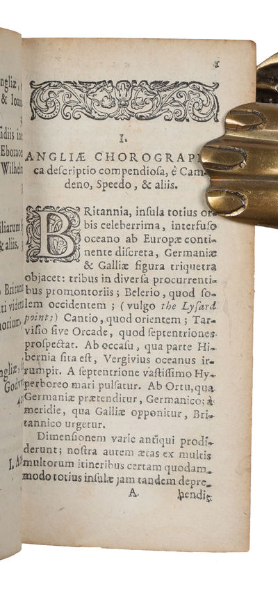 De Republica Anglorum libri tres. Qvibus accesserunt chorographica illius descriptio, aliique politici tractatus. (+) Republica, sive Status Regni Scotiae et Hiberniae. Diversorum autorum. (photo 3)