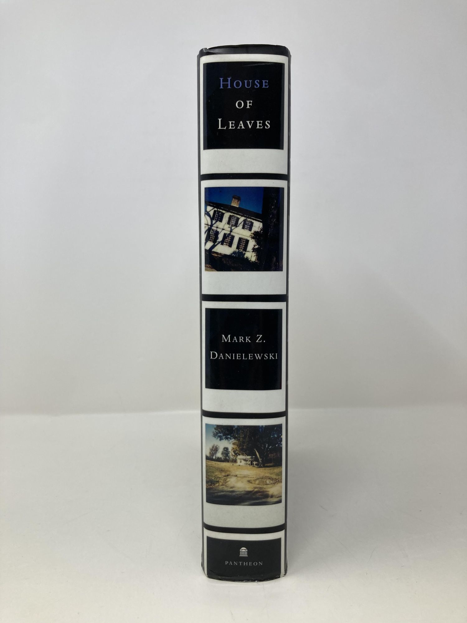 BIBLIO House of Leaves by Mark Z. Danielewski Hardcover 2000 Pantheon 9780375420528