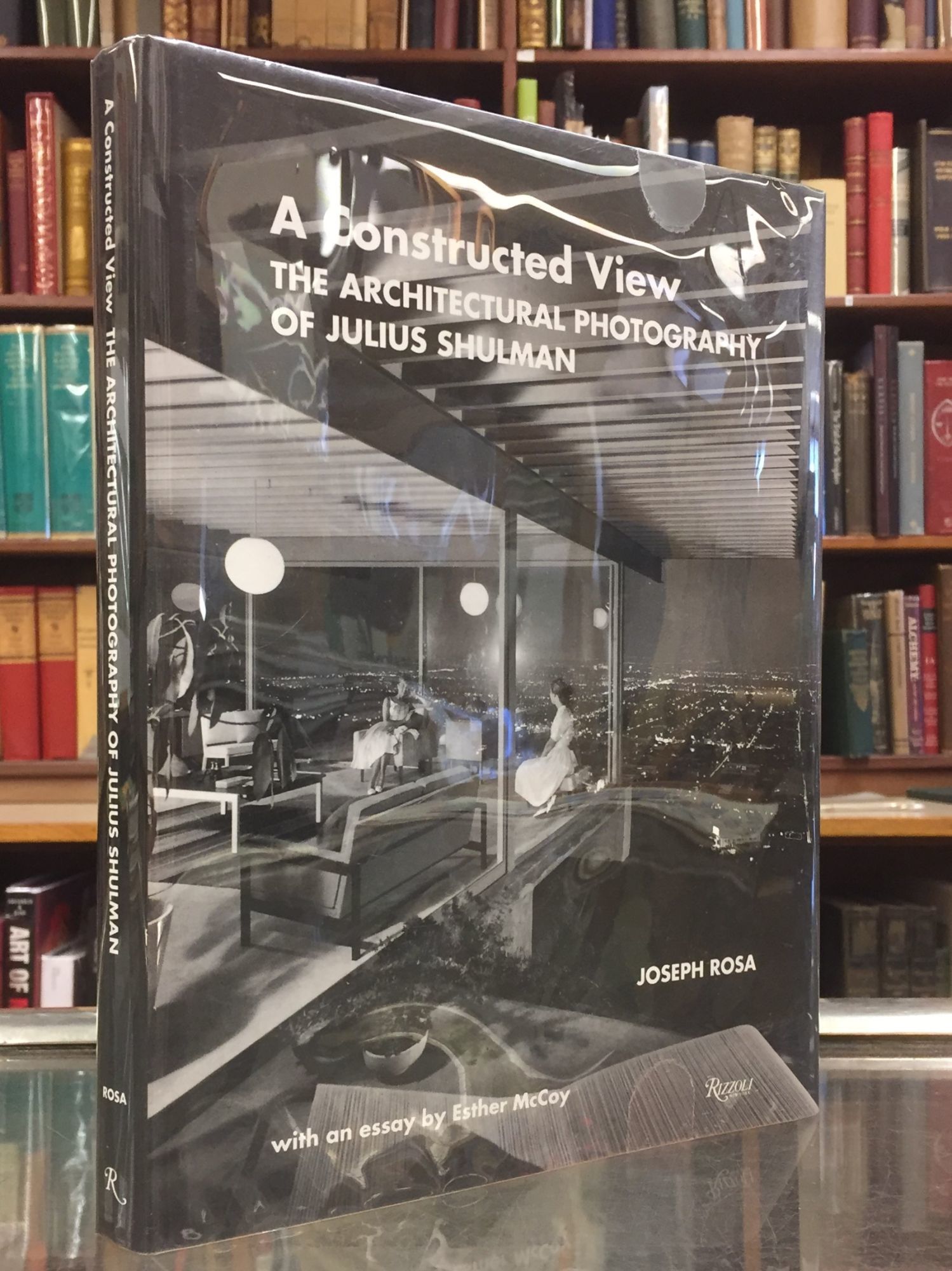 A CONSTRUCTED VIEW ハードカバー（書見台に置いたハードカバー本を 