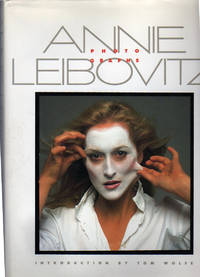 ANNIE LEIBOVITZ PHOTOGRAPHS by Annie Leibovitz - First Printing of the Stated First Edition. - 1983 - from Collectible Book Shoppe (SKU: ID#4256)