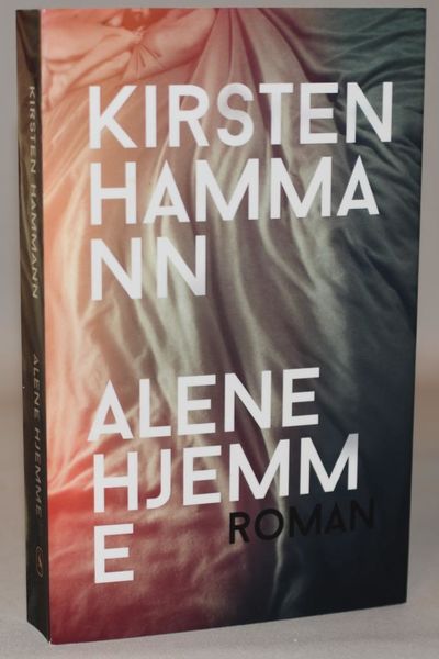 Alene hjemme.