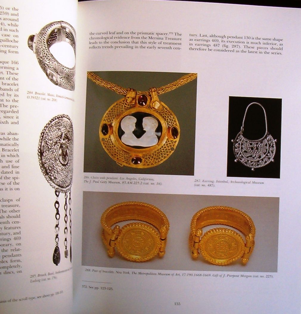 ⭐️匿名The Decorative Arts Library JEWELLERY My Library: Lettering, Reference, and Business Books — Katie