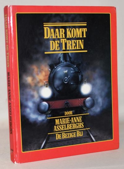Daar komt de trein.