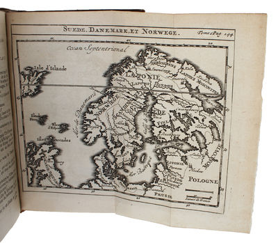 La Science des Personnes de Cour, D'epée et de Robe. Dans laquelle, outre les Matiéres contenues dans les Editions précedentes, en trouve une Instruction plus ample sur la Religion. L'Astronomie. La Chronologie. La Geographie. La Guerre. Les Fortifi... (photo 10)