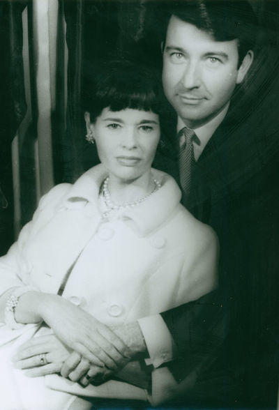 New York, 1964. Gelatin silver print. Half-length frontal portrait of the couple. 1 vols. Approximat...