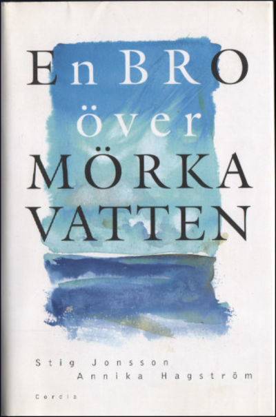 EN BRO ÖVER MÖRKA VATTEN. Om människorna bakom…