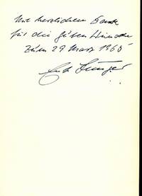Original-Schwarzweißfoto mit Unterschrift. Umseitig mit eigenh. Dankesgruß.