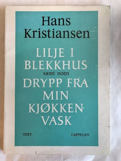 Lilje i blekkhus samt noen drypp fra min…