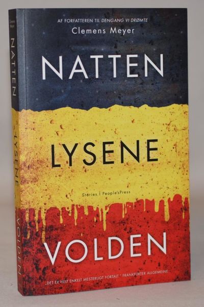 Natten, lysene, volden.