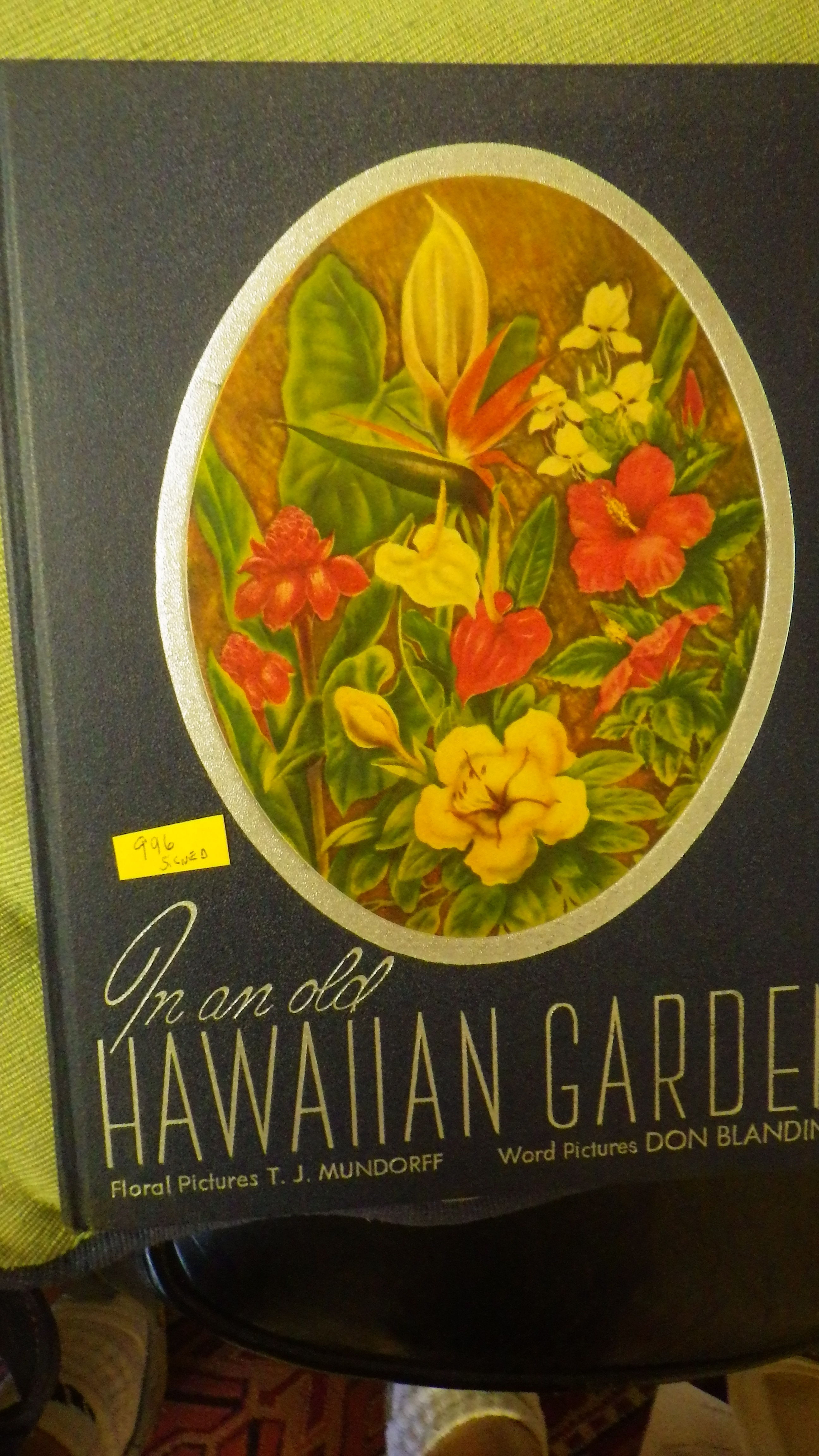 In an Old Hawaiian Garden an Album of Hawaiis Flowers ( Red