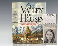The Valley of Horses. by Auel, Jean M | 1982 | Crown Publishers