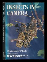 Insects in camera : a photographic essay on behaviour / text, Christopher O'Toole ; photography,...