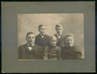 CABINET CARD PHOTOGRAPH OF HAPPY YOUNG FAMILY