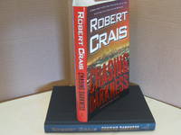 image of Chasing Darkness: An Elvis Cole Novel